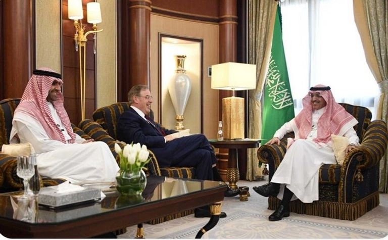 الجدعان يلتقي الرئيس التنفيذي لشركة “ريبلوود ادفايزورز” الجدعان خلال اجتماعه مع الرئيس التنفيذي لشركة هواوي السعودية