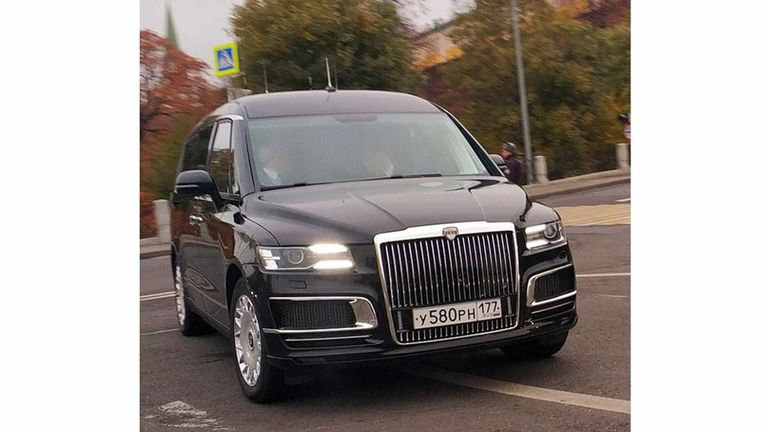 سيارة أوروس الميني فان المصفحة