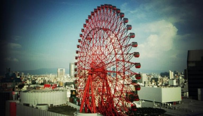 عجلة فيريس هيب فايف في أوساكا اليابانية