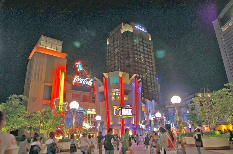 عجلة فيريس هيب فايف في أوساكا اليابانية