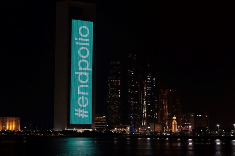 أدنوك وأبوظبي للأوراق يحتفيان باليوم العالمي لمكافحة شلل الأطفال