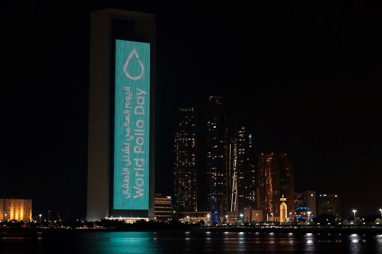 أدنوك وأبوظبي للأوراق يحتفيان باليوم العالمي لمكافحة شلل الأطفال