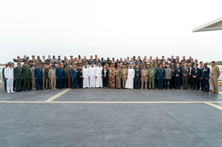 الشيخ محمد بن زايد يستقبل المشاركين في ورشة "القواعد الدولية التي تحكم العمليات العسكرية"  الشيخ محمد بن زايد يستقبل المشاركين في ورشة "القواعد الدولية"