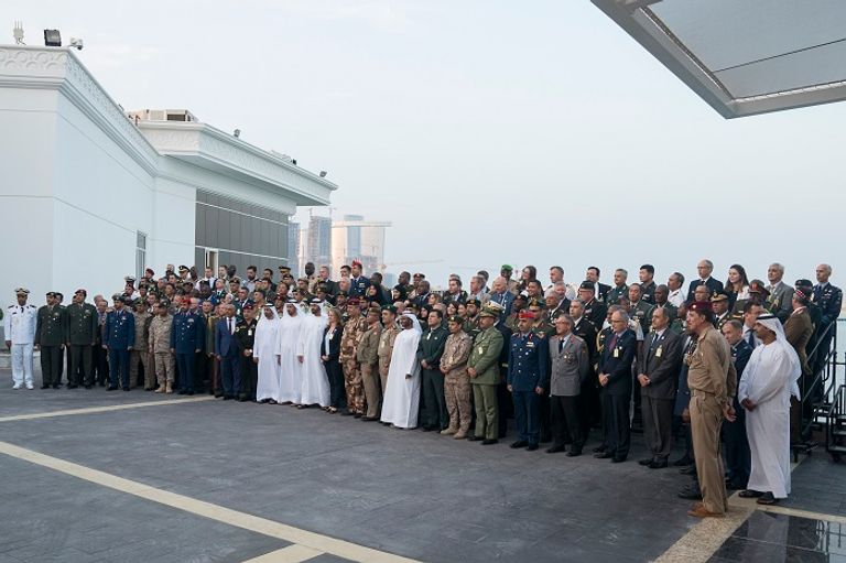 الشيخ محمد بن زايد يستقبل المشاركين في ورشة "القواعد الدولية التي تحكم العمليات العسكرية"  الشيخ محمد بن زايد يستقبل المشاركين في ورشة "القواعد الدولية"