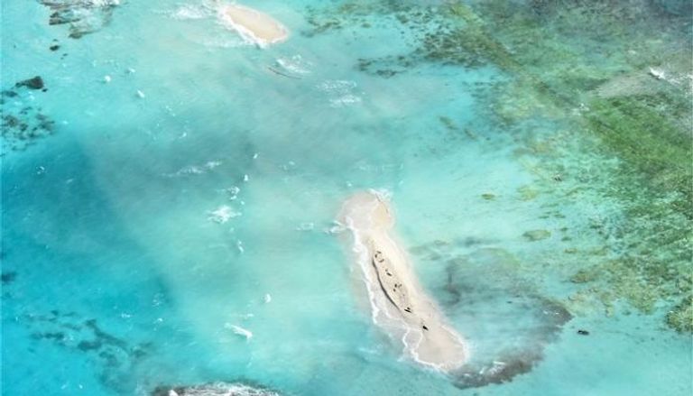 صور من طائرات بدون طيار تظهر غرق معظم الجزيرة تحت المياه