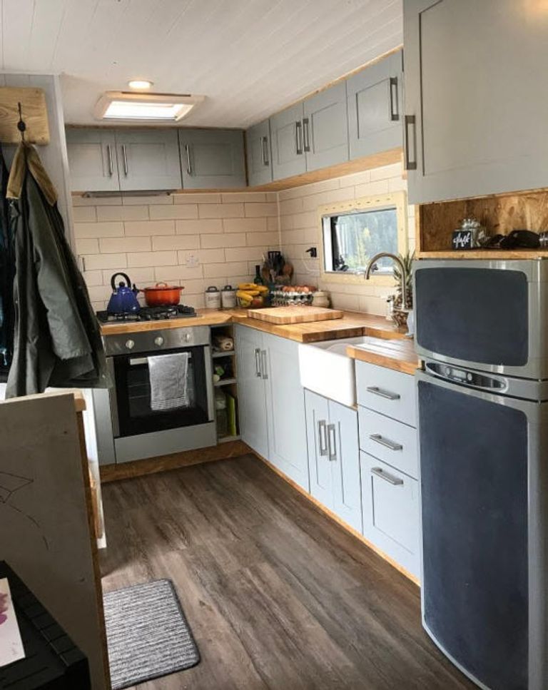 أمريكية تحول حافلتها لمنزل متحرك