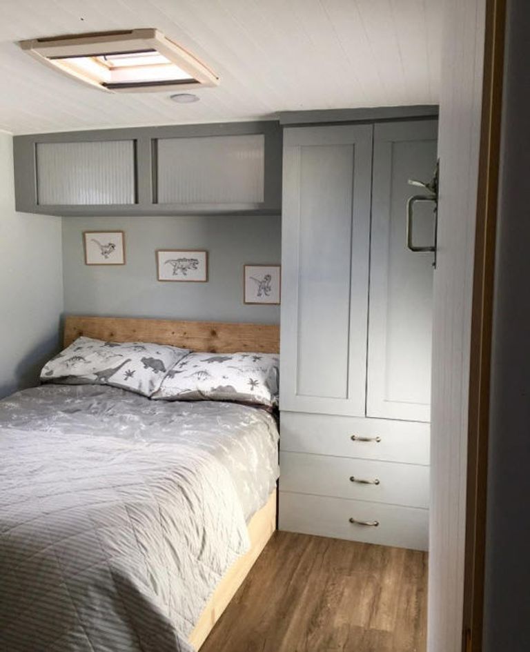 أمريكية تحول حافلتها لمنزل متحرك