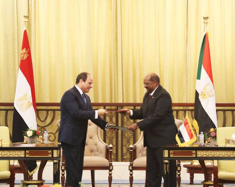 الرئيس المصري عبدالفتاح السيسي والرئيس السوداني عمر البشير