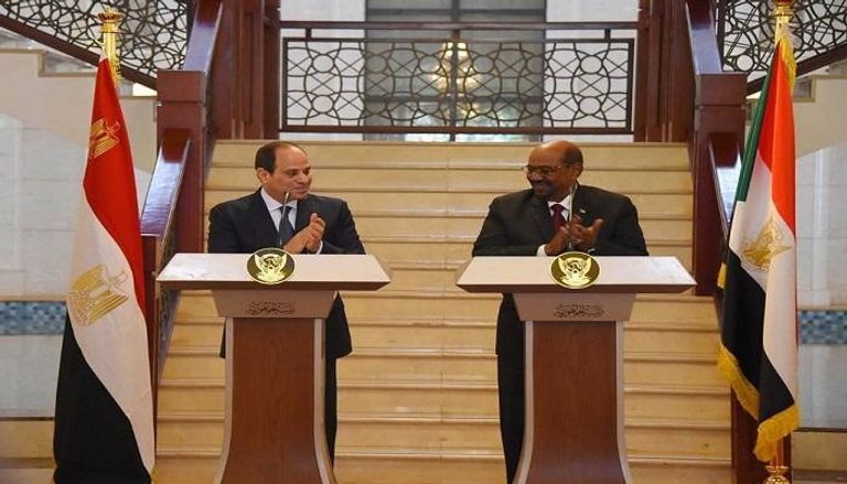 الرئيسان المصري والسوداني خلال مؤتمر صحفي بالخرطوم