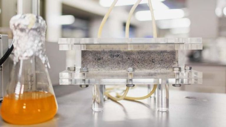 قوالب الطوب الحيوية تنتج في درجة حرارة الغرفة