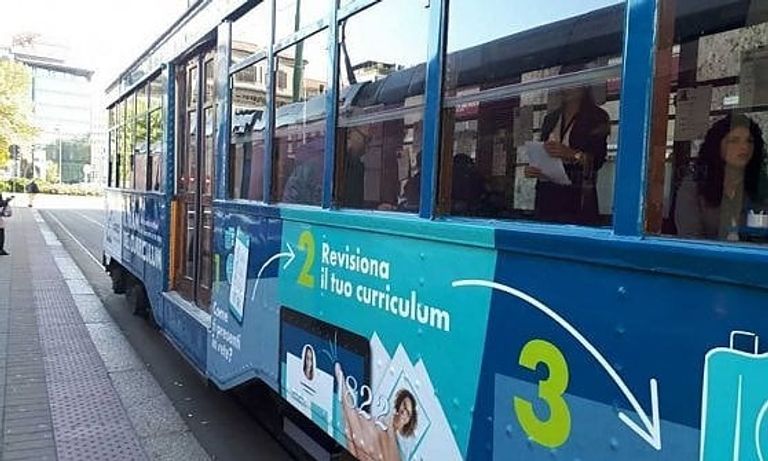 ترام السيرة الذاتية.. مبادرة لتقديم النصائح للباحثين عن عمل