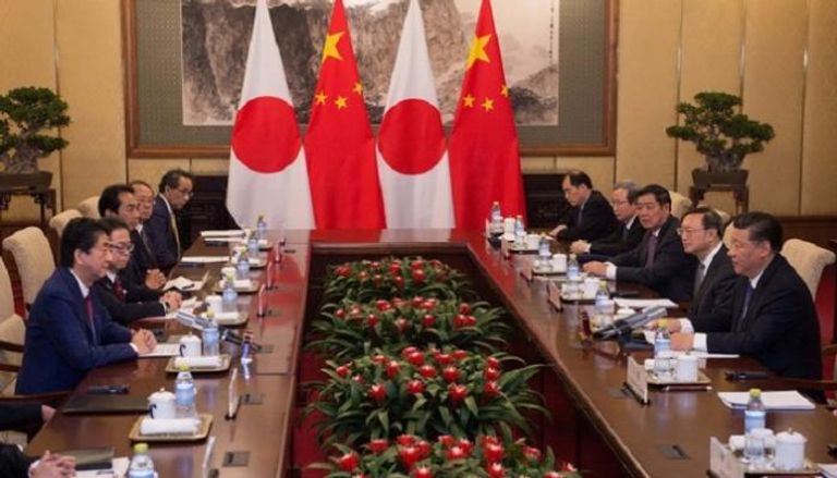 رئيس وزراء اليابان والرئيس الصيني في اجتماع ببكين