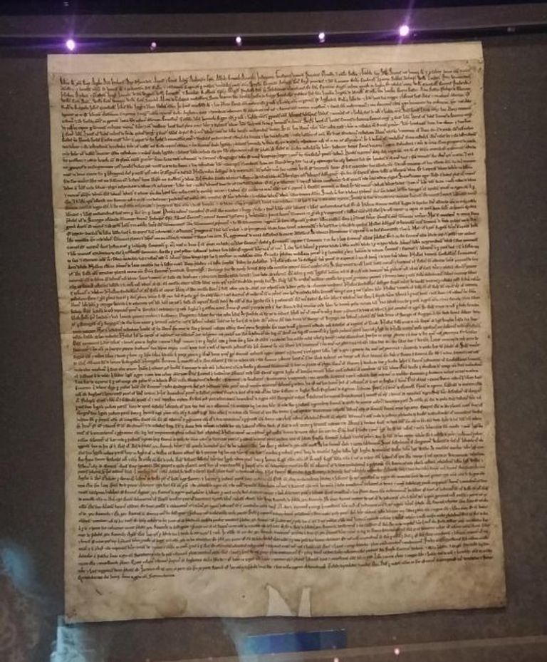 إخلاء كاتدرائية سالزبوري البريطانية عقب محاولة سرقة الوثيقة