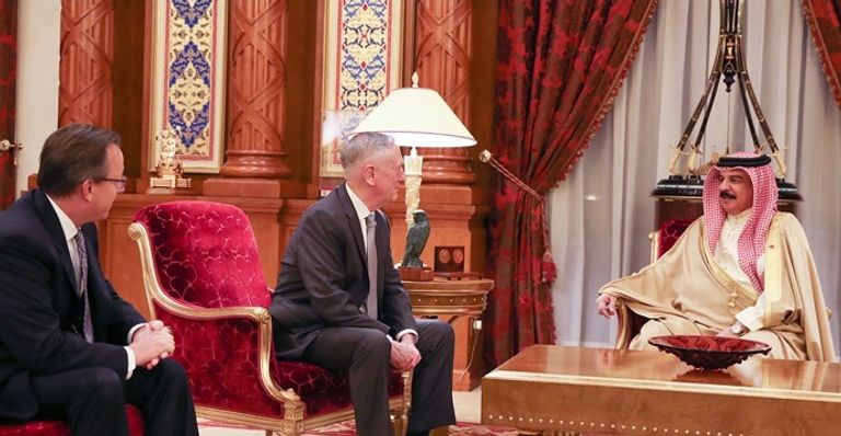 ملك البحرين يستقبل وزير الدفاع الأمريكي قمة حوار المنامة للأمن الإقليمي في 2017