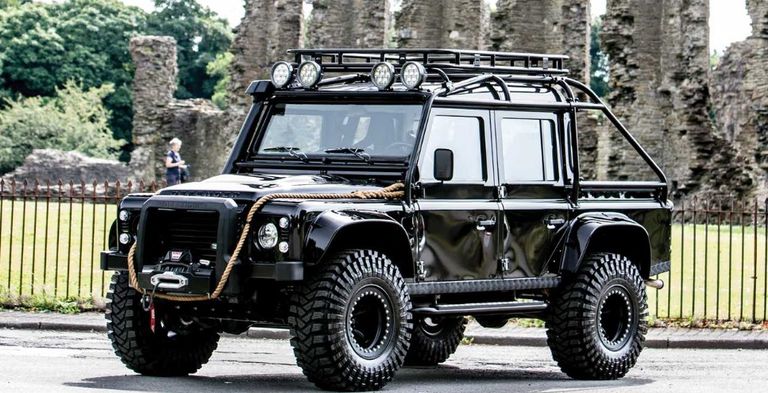  لاند روفر Defender SVX