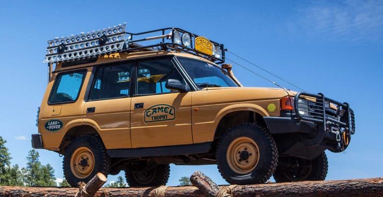  لاند روفر Defender SVX