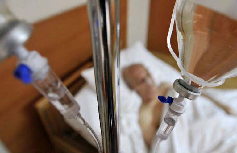 مصاب بالسرطان مقر المركز الوطني لمكافحة السرطان في الجزائر