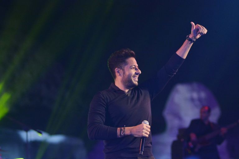 المطرب المصري محمد حماقي في أثناء الحفل