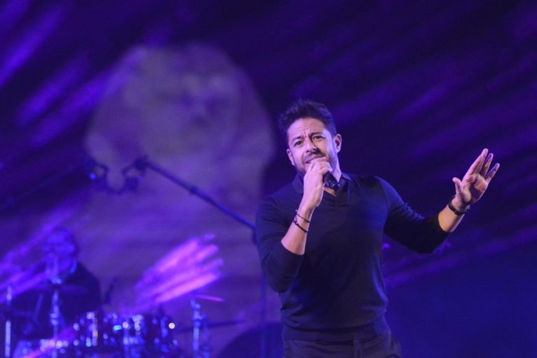 المطرب المصري محمد حماقي في أثناء الحفل