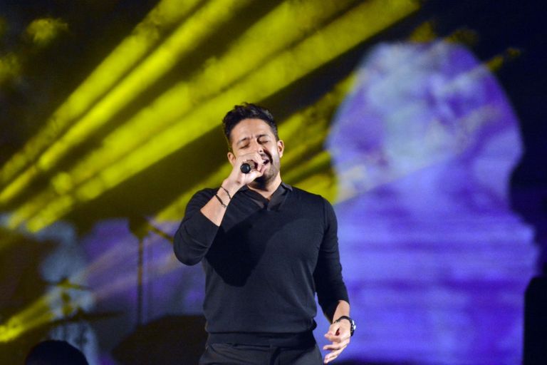 المطرب المصري محمد حماقي في أثناء الحفل