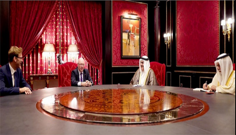 لقاء رئيس الوزراء البحريني مع أليستر بيرت وتوبياس إليود