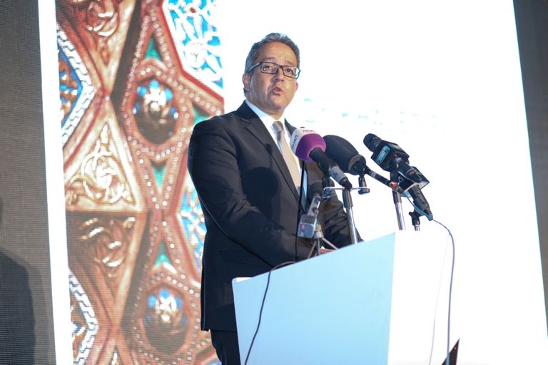 نجوم الفن في معرض فني بمتحف قصر الأمير محمد علي بالمنيل