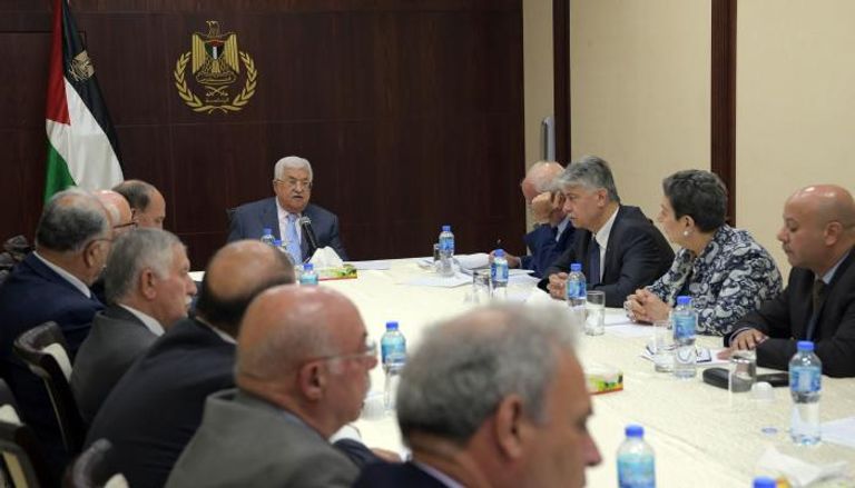 الرئيس الفلسطيني في اجتماع سابق للجنة التنفيذية بمنظمة التحرير