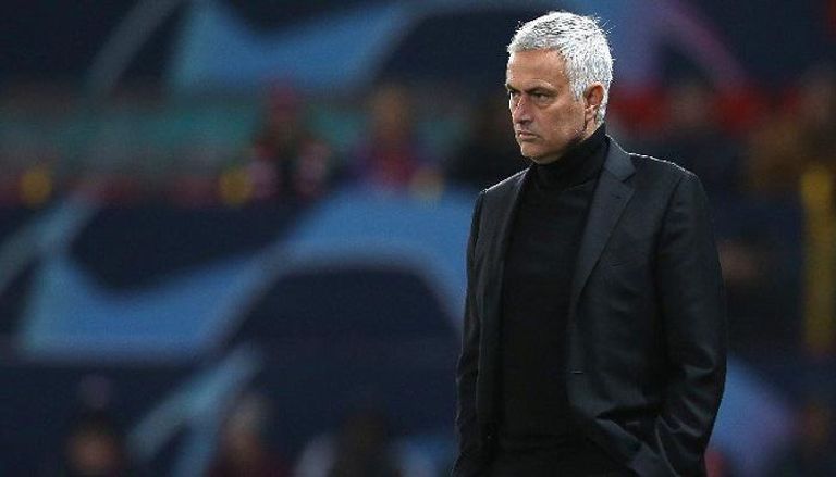 جوزيه مورينيو مدرب مانشستر يونايتد الإنجليزي أنطونيو كونتي وماسيليميانو أليجري