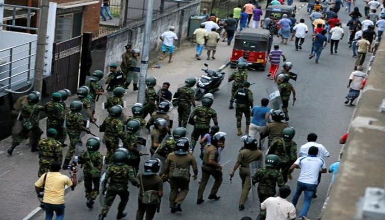 الشرطة تطارد أنصار رئيس وزراء سريلانكا المعين حديثا 