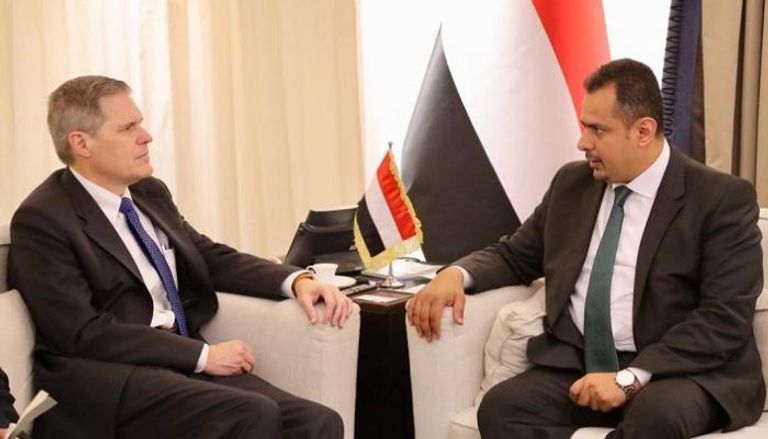 رئيس الوزراء اليمني معين عبدالملك والسفير الأمريكي ماثيو تولر