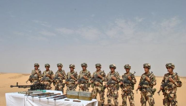 الجيش الجزائري يضبط شحنة أسلحة على الحدود