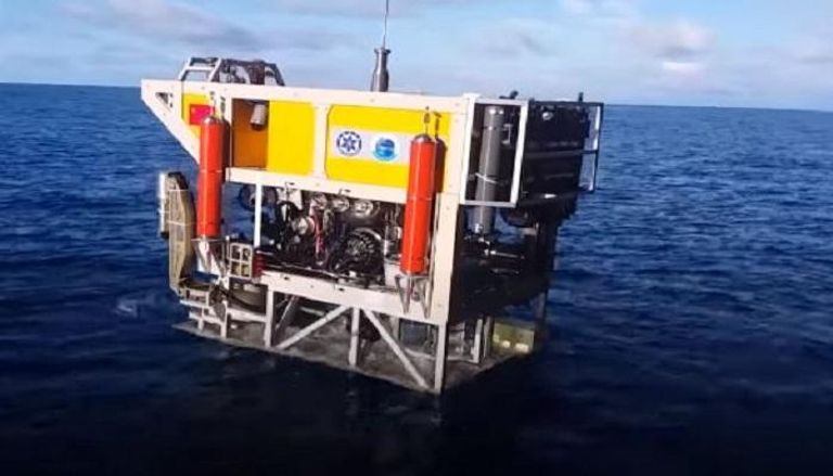 روبوت صيني يسجل رقما قياسيا للغوص تحت الماء 