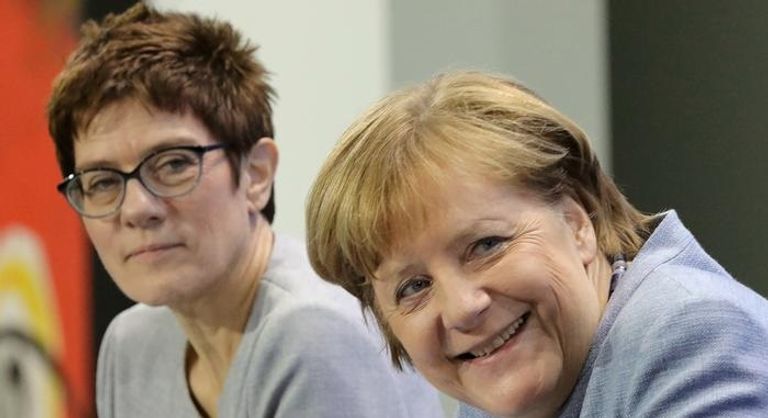 أنجريت كرامب-كارنباور بجانب ميركل 4 خلفاء محتملين لميركل بعد 13 عاما في السلطة