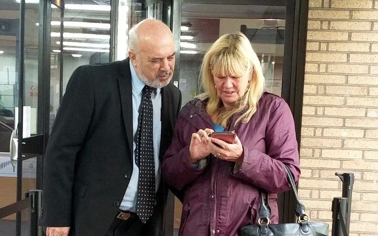 الزوجان البريطانيان أدليا بإفادتهما أمام المحكمة