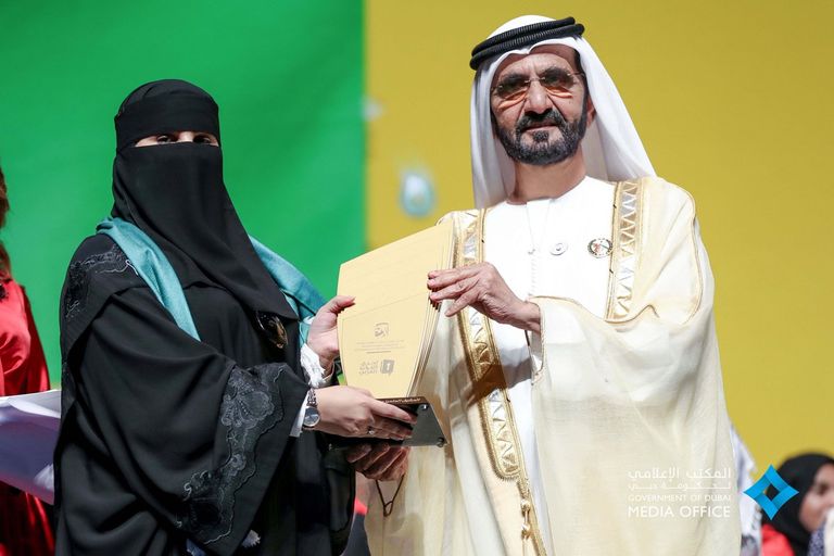 الشيخ محمد بن راشد آل مكتوم يكرم الفائزين