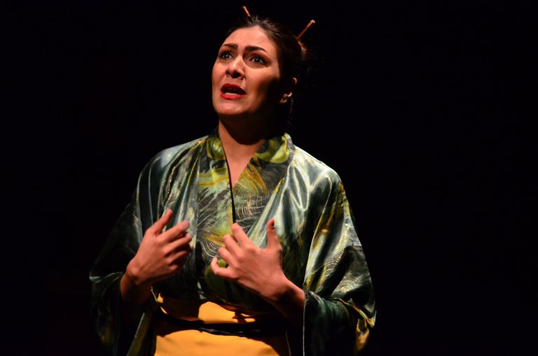 مشهد من مسرحية "الساعة الأخيرة" 