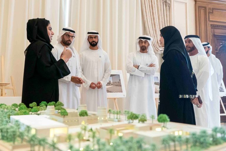 محمد بن زايد يطلع على مشروع ترميم وتطوير متحف العين وقلعة سلطان