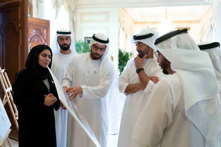 محمد بن زايد يطلع على مشروع ترميم وتطوير متحف العين وقلعة سلطان