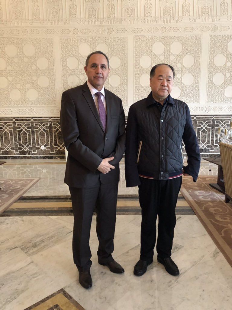 الروائي الصيني مو يان كرمته الجزائر بوسام الاستحقاق الوطني