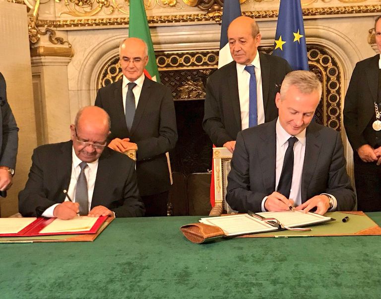 توقيع الاتفاقية بين وزير الخارجية الجزائري والاقتصاد الفرنسي توقيع الاتفاقية بين وزير الخارجية الجزائري والاقتصاد الفرنسي