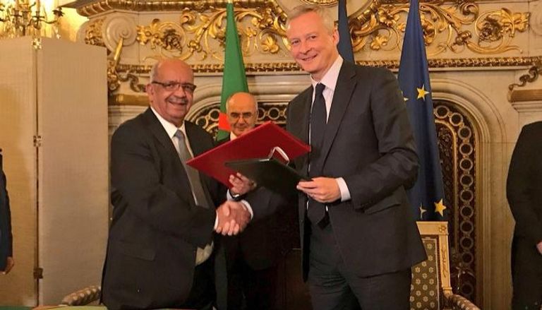 توقيع الاتفاقية بين وزير الخارجية الجزائري والاقتصاد الفرنسي