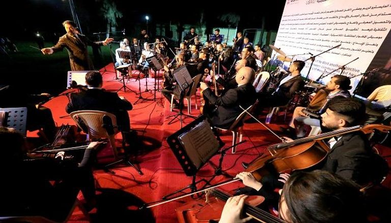 فنانون يخرجون من أنقاض الموصل لاستعادة الحياة الثقافية العراقية