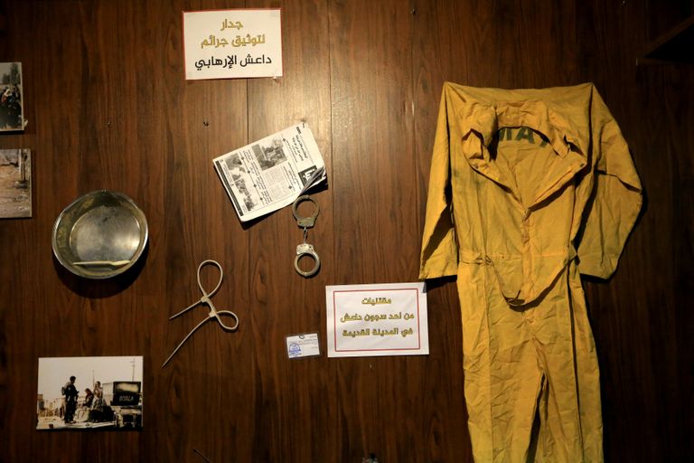 فنانون يخرجون من أنقاض الموصل لاستعادة الحياة الثقافية العراقية