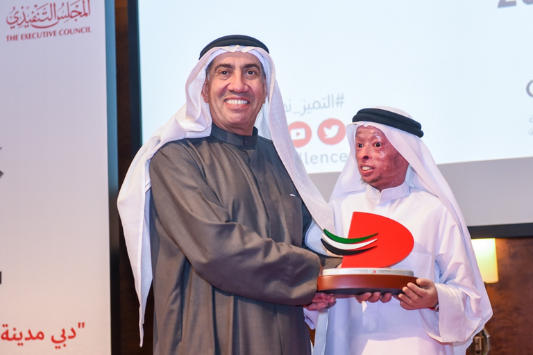 محمد العيدروس صورة ملهمة للشباب الإماراتي