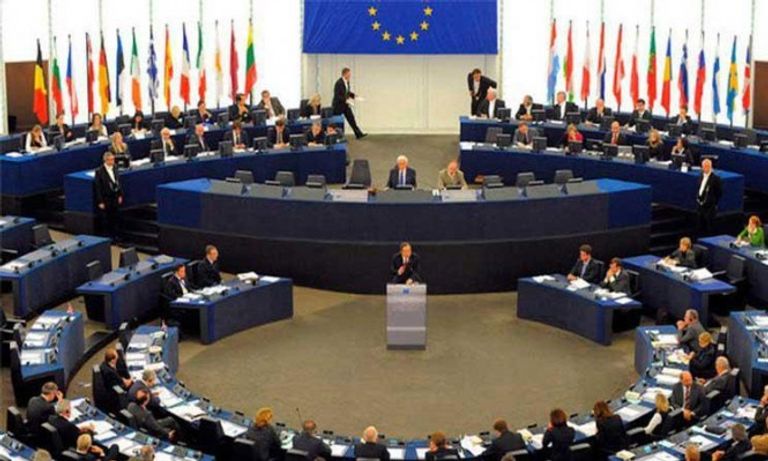 المستشارة الألمانية أنجيلا ميركل والرئيس الفرنسي إيمانويل ماكرون