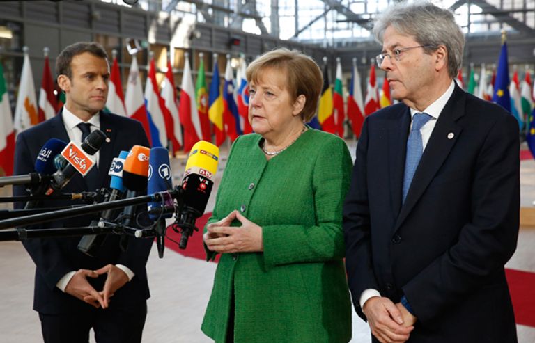 المستشارة الألمانية أنجيلا ميركل والرئيس الفرنسي إيمانويل ماكرون