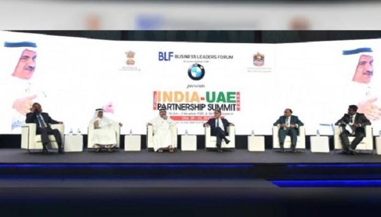 إحدى جلسات قمة الشراكة الإماراتية الهندية في دبي 