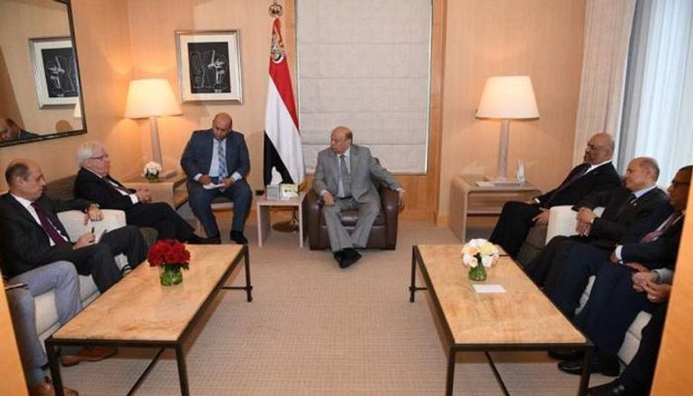 لقاء سابق بين الرئيس عبدربه منصور هادي والمبعوث الأممي لليمن