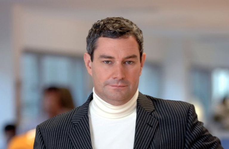 المصمم البلجيكي "لوك دونكيرولك" شعار شركة هيونداي