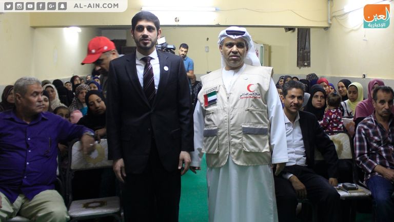 الهلال الأحمر الإماراتي بمصر يوزع حقائب مدرسية على الأيتام